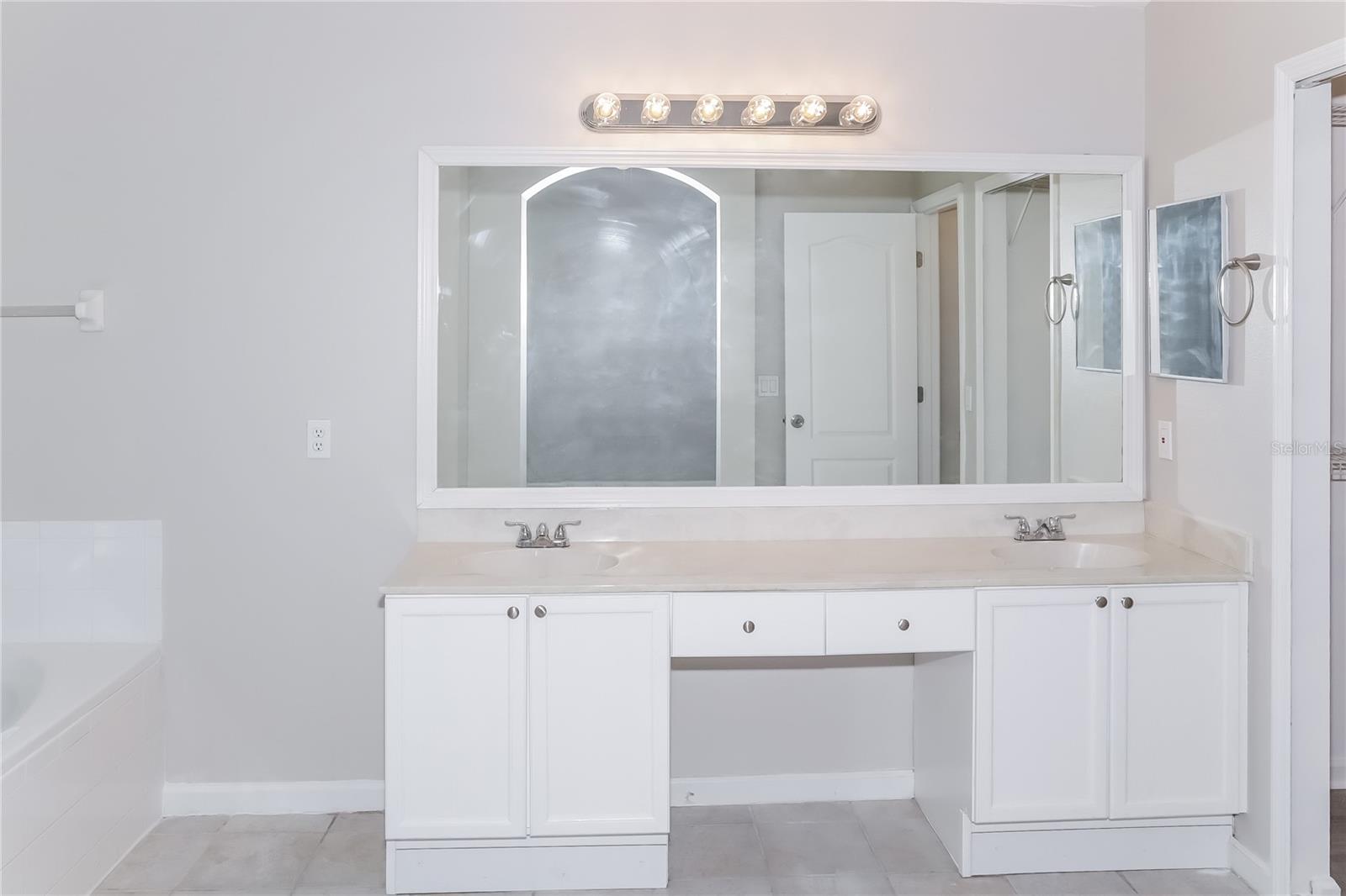 Image 10 of 16 For 2544 Meadow Oaks Loop