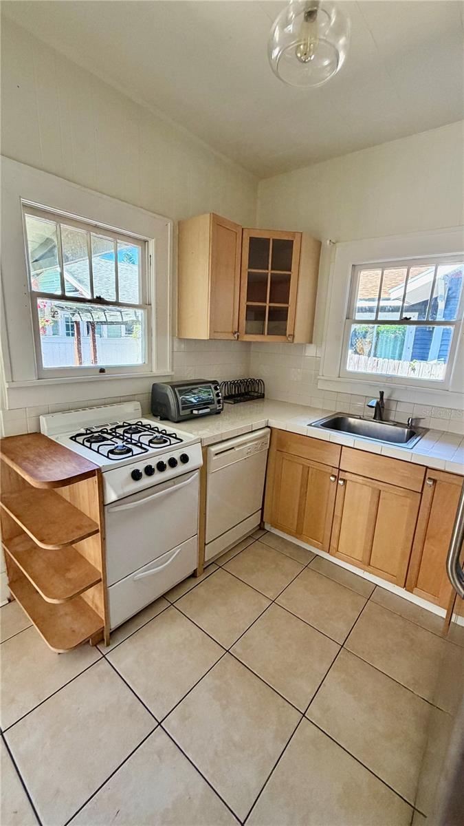 Image 14 of 30 For 640 9th Avenue N