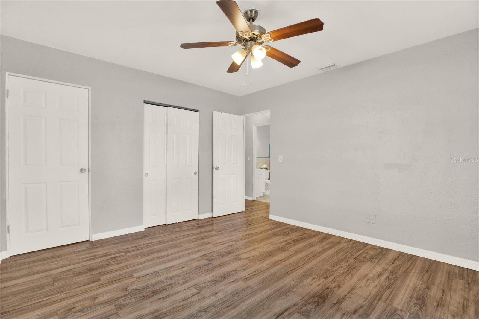 Image 20 of 50 For 4927 33rd Street N