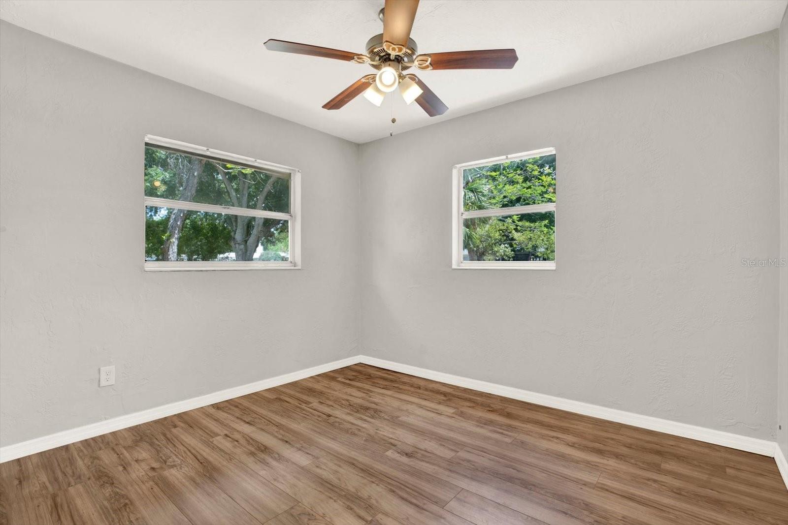 Image 23 of 50 For 4927 33rd Street N