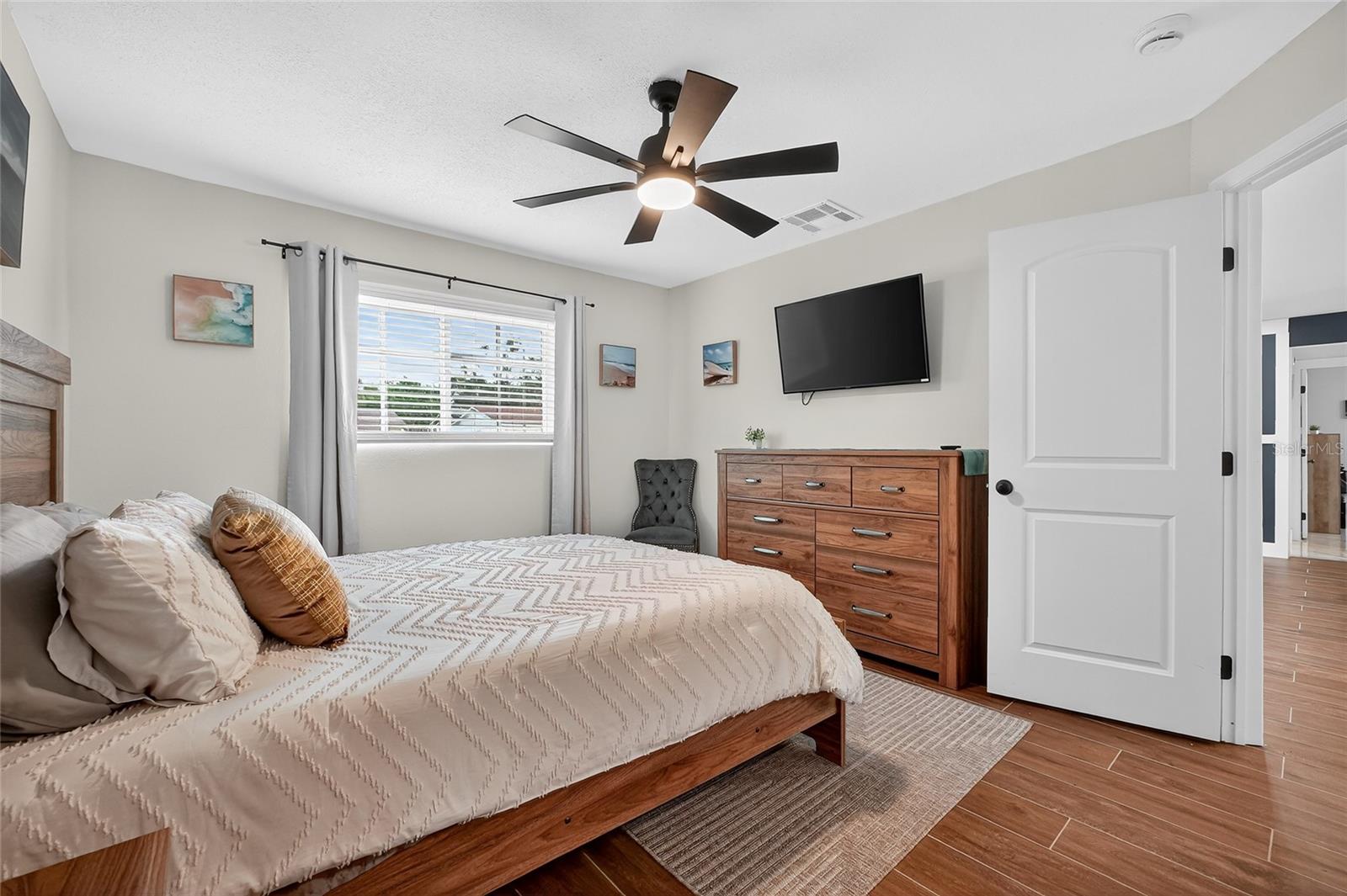 Image 17 of 38 For 12809 128th Avenue