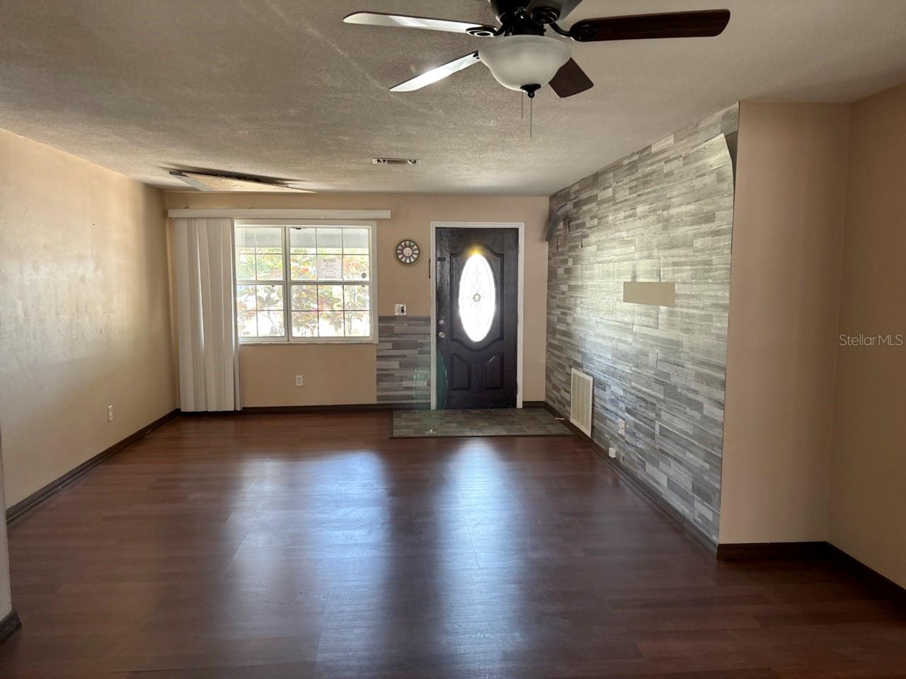 Image 11 of 13 For 2203 Gladys Street