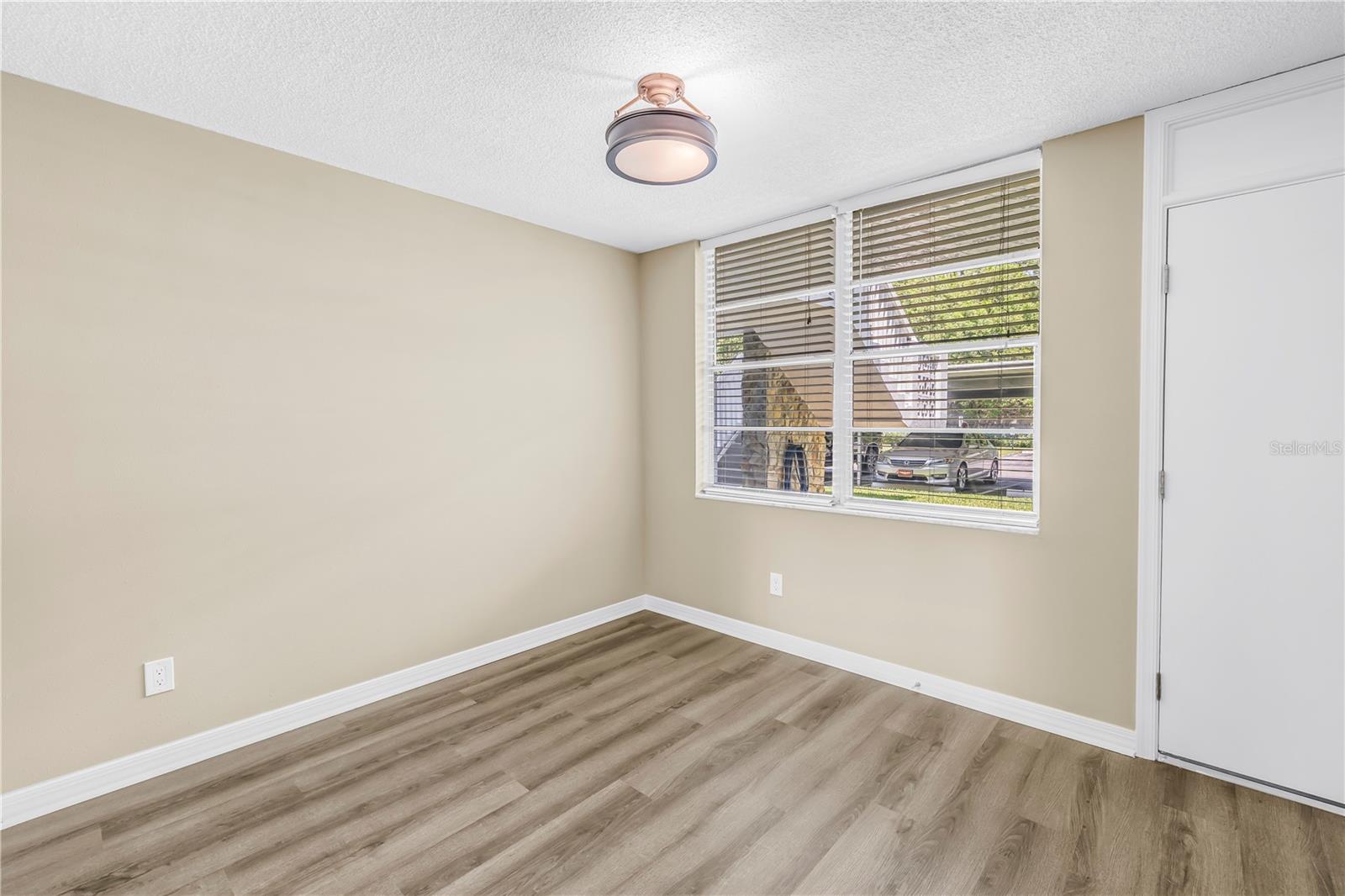 Image 10 of 35 For 4720 Locust Street Ne 116