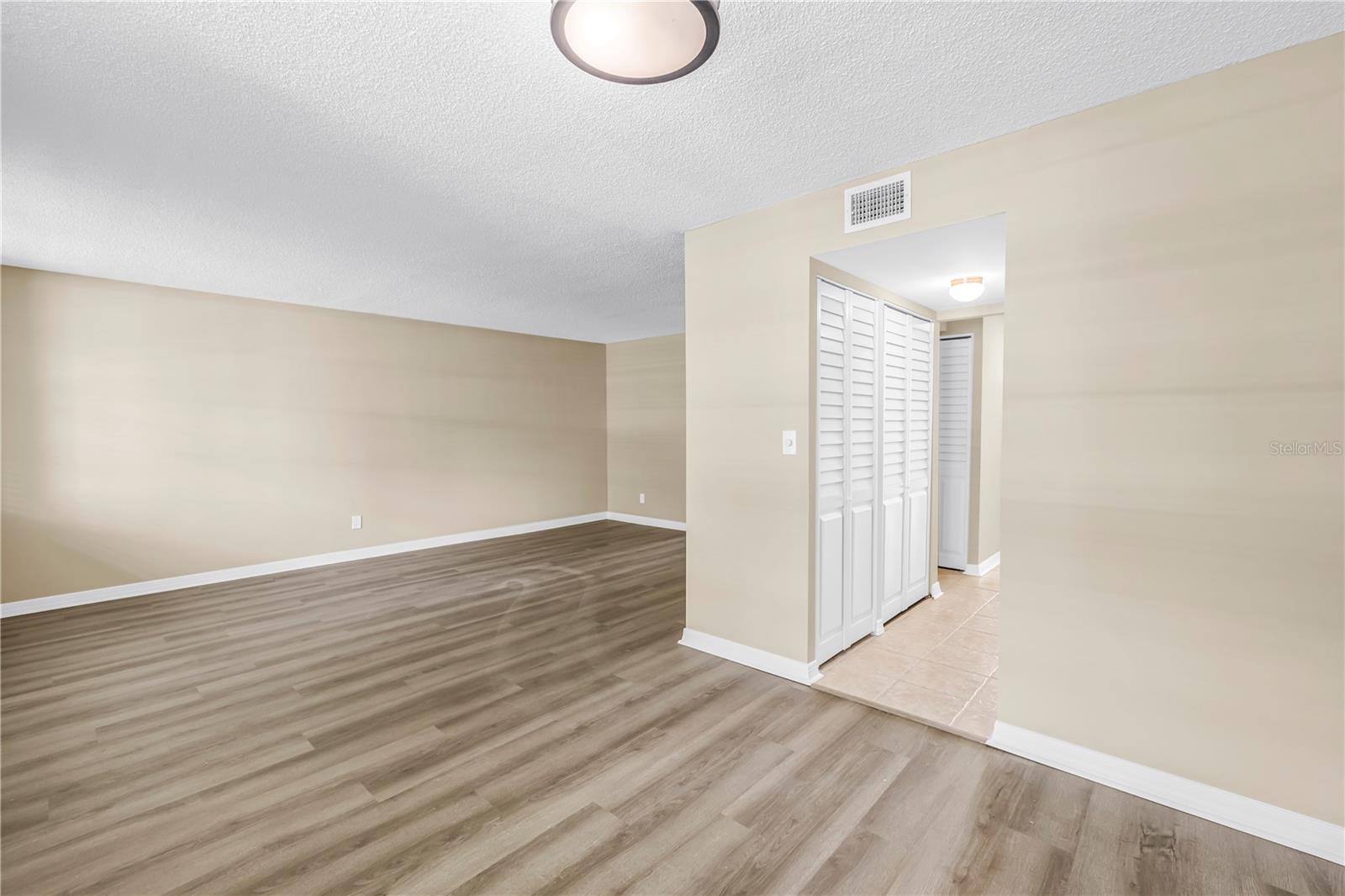 Image 11 of 35 For 4720 Locust Street Ne 116