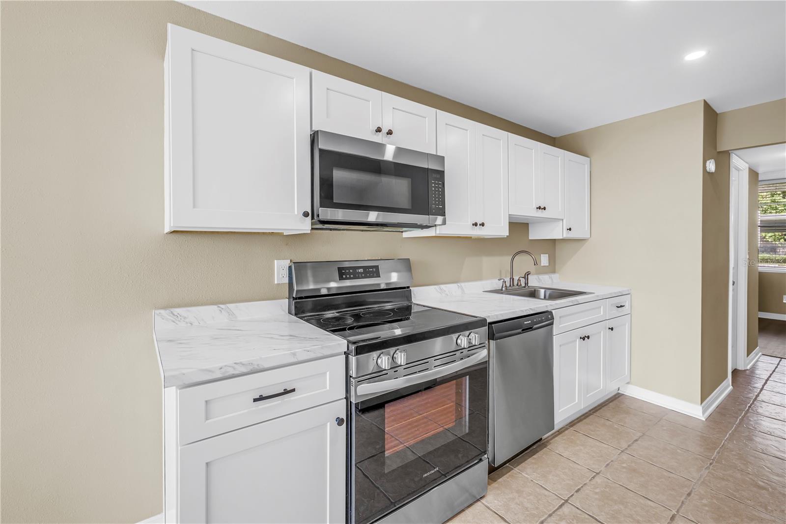 Image 16 of 35 For 4720 Locust Street Ne 116