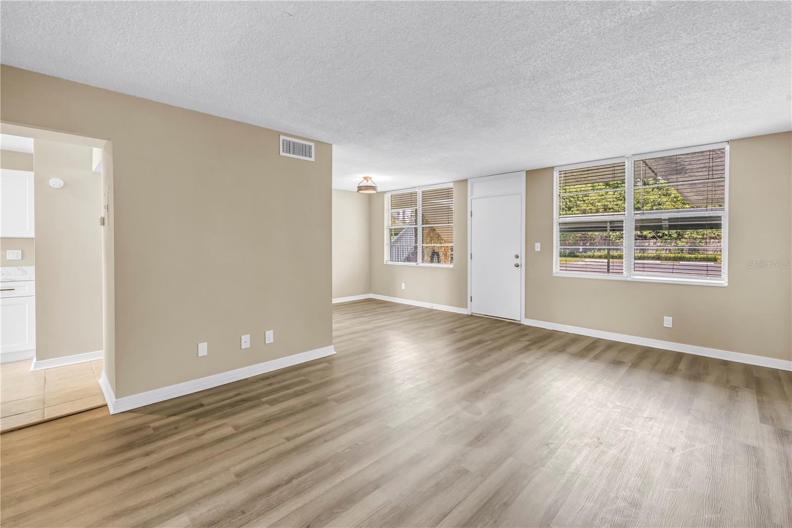Image 2 of 35 For 4720 Locust Street Ne 116