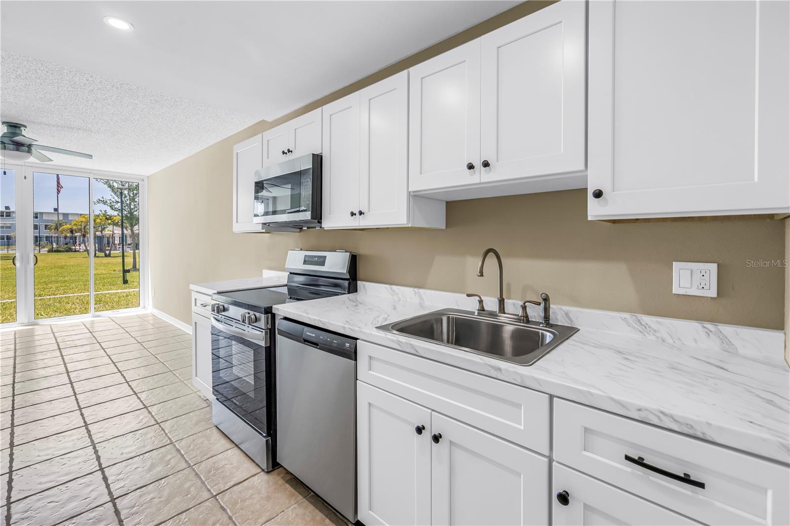 Image 3 of 35 For 4720 Locust Street Ne 116