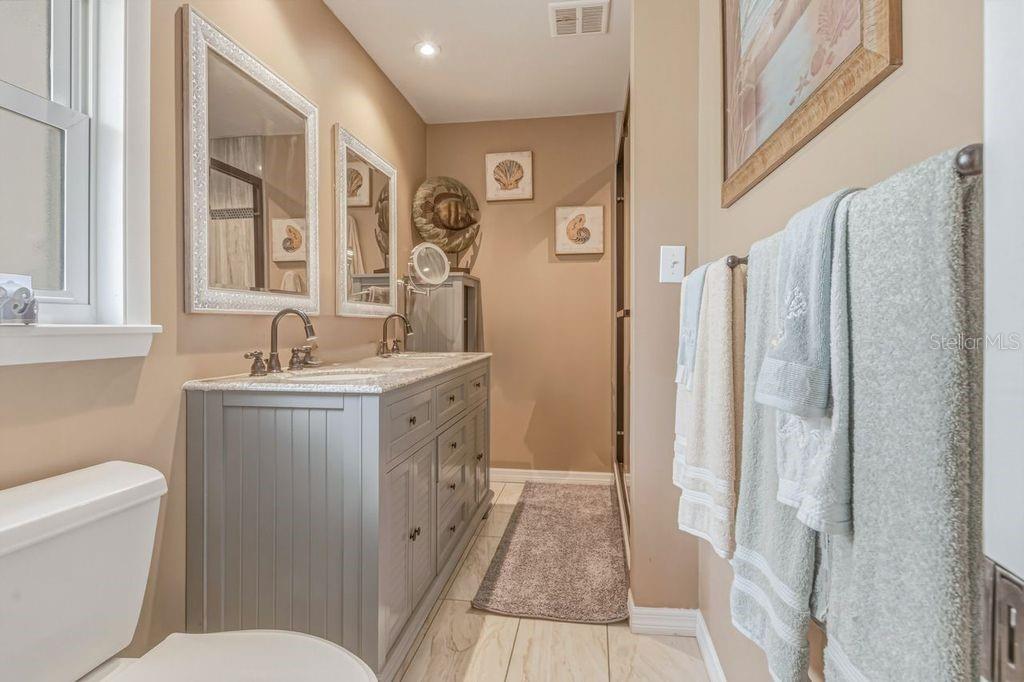 Image 22 of 38 For 1387 Disston Avenue