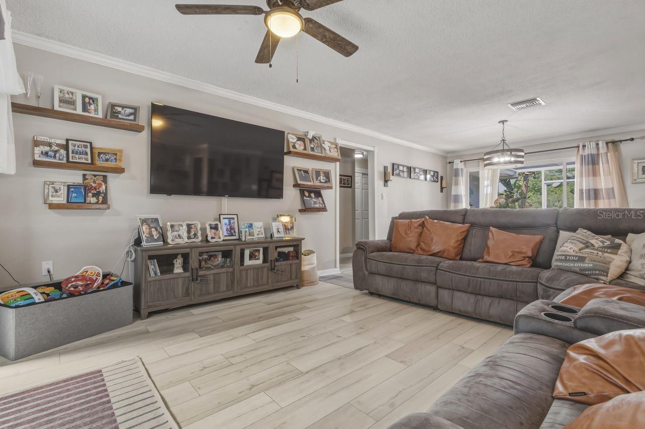 Image 7 of 38 For 1387 Disston Avenue