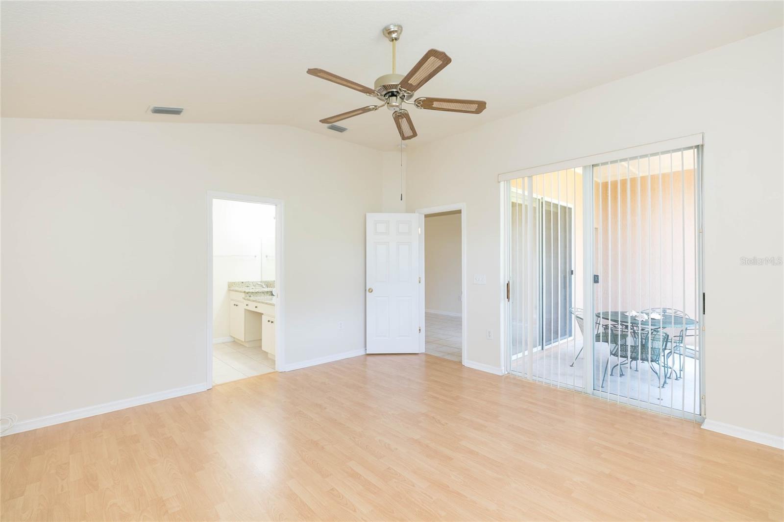 Image 25 of 52 For 22704 Roderick Drive