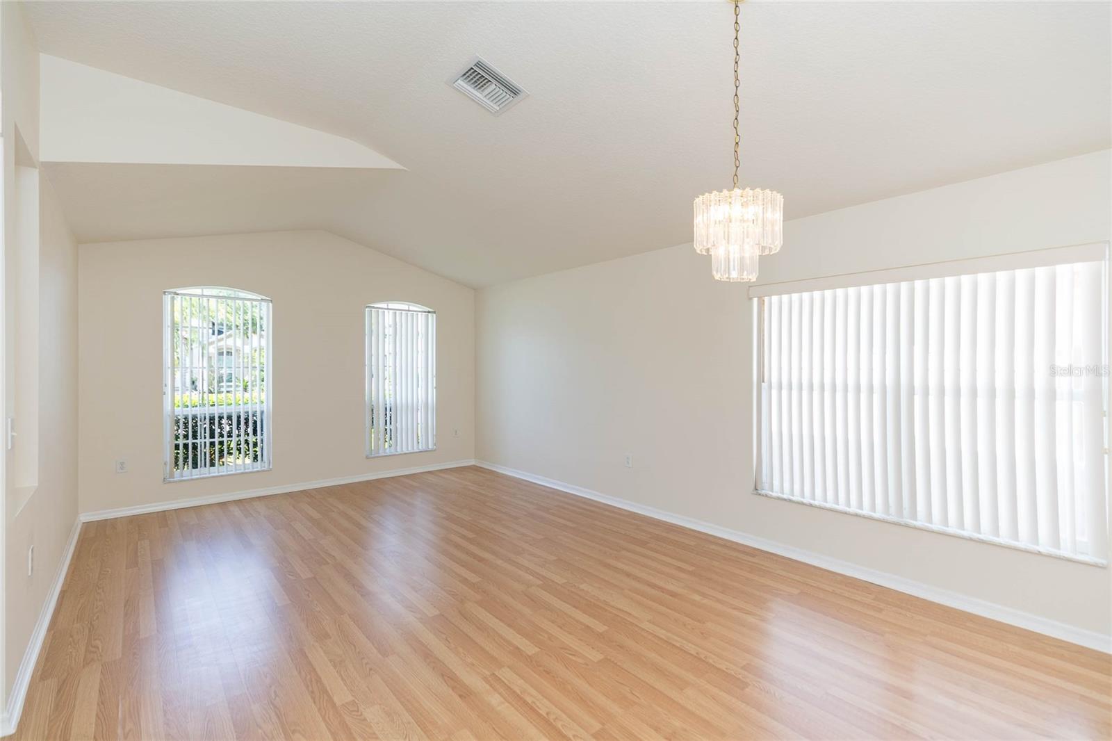 Image 5 of 52 For 22704 Roderick Drive
