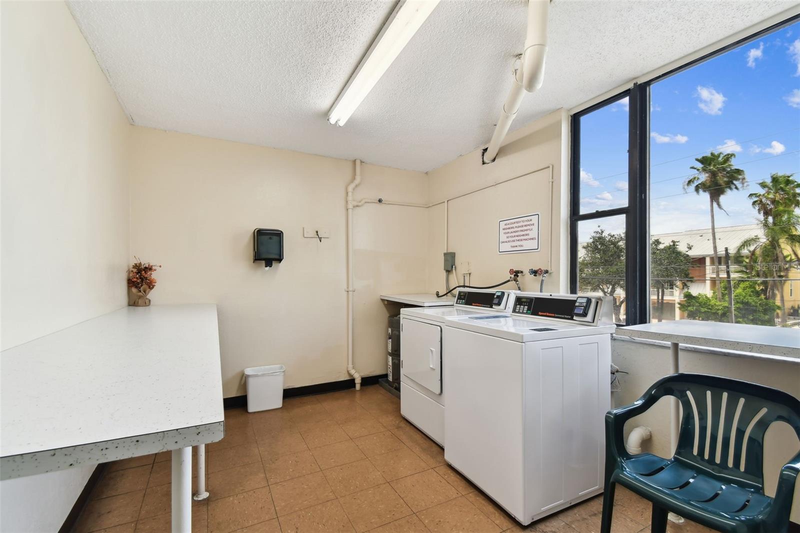 Image 22 of 34 For 255 Dolphin Point 207