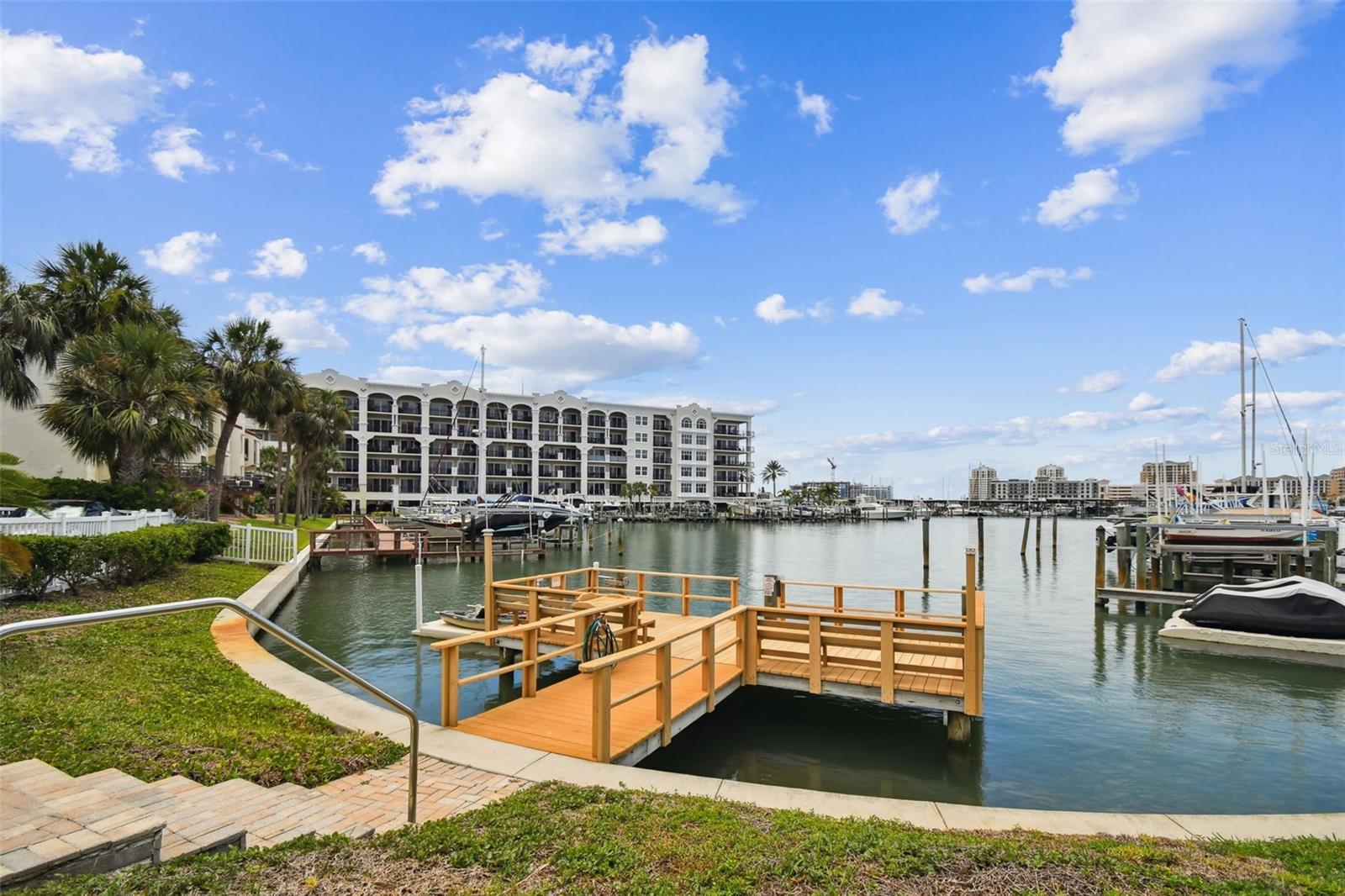 Image 29 of 34 For 255 Dolphin Point 207