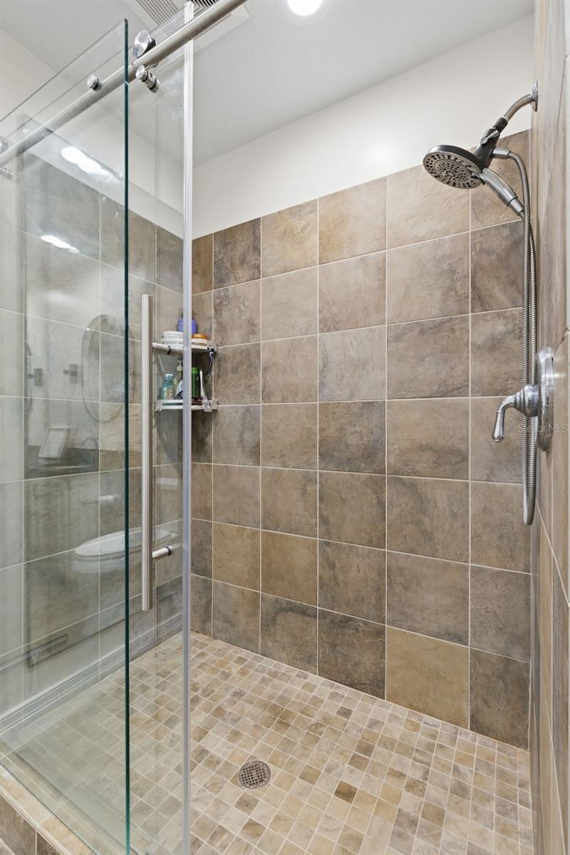 Image 14 of 34 For 449 12th Street 604