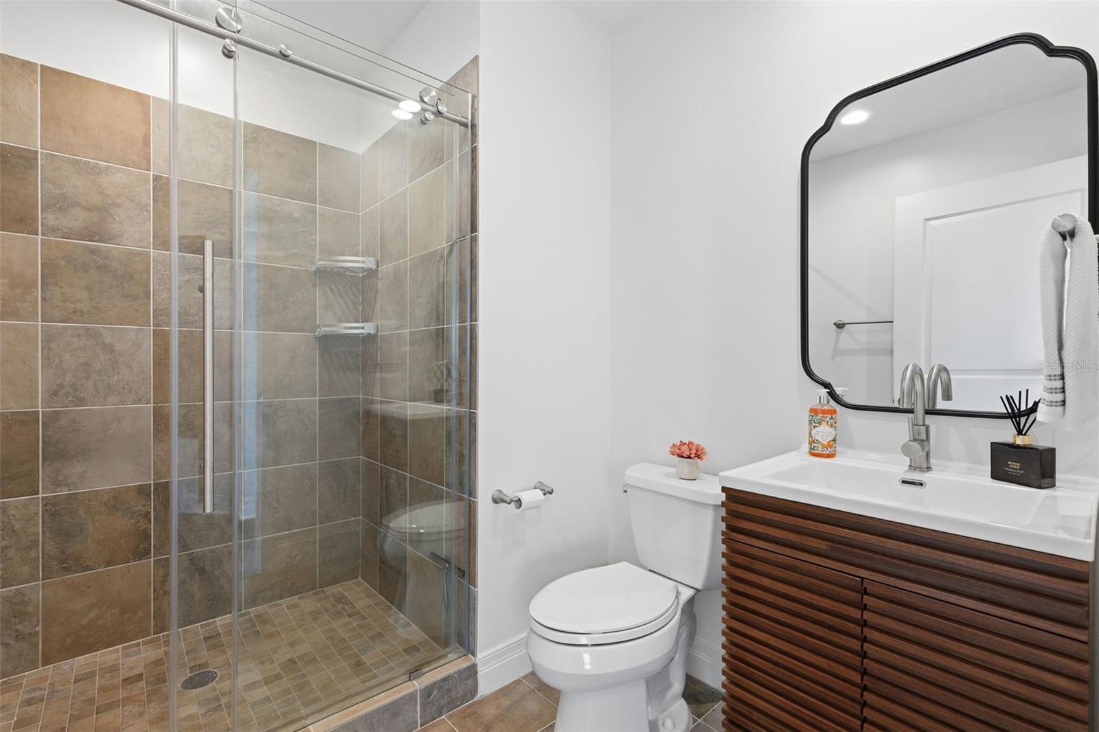 Image 16 of 34 For 449 12th Street 604