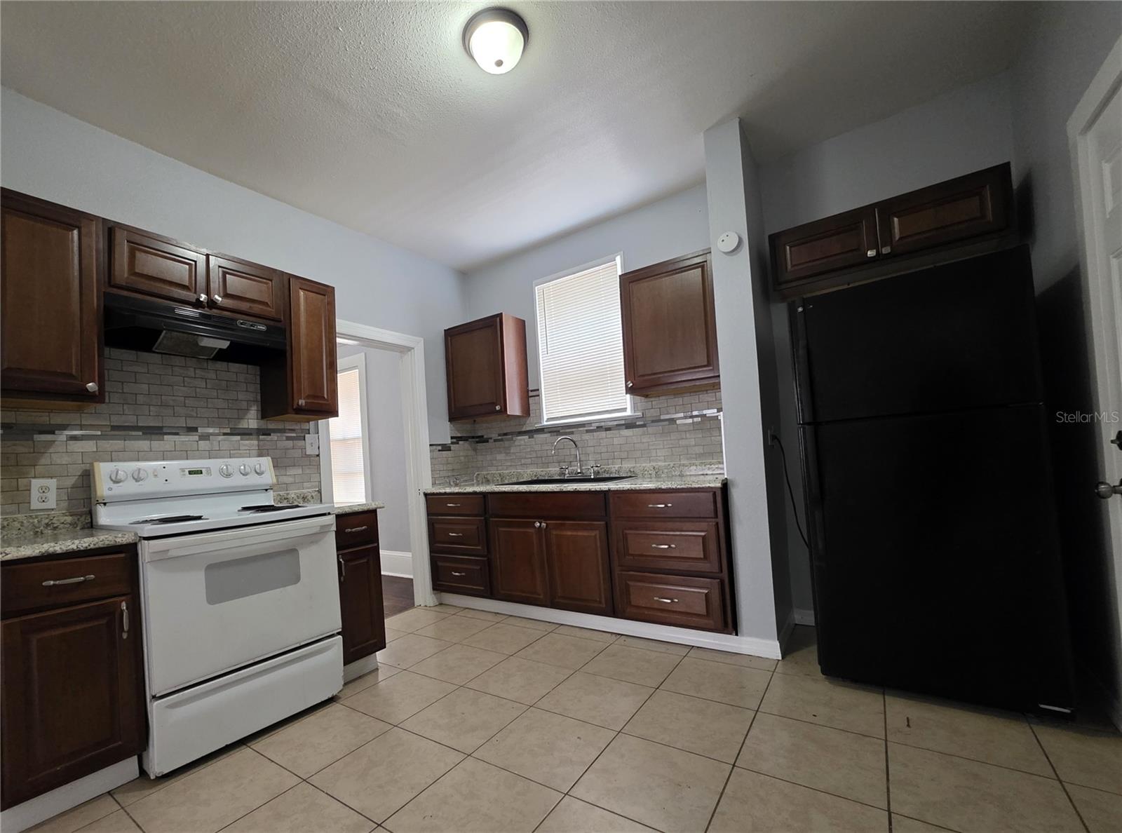 Image 3 of 9 For 676 Bridal Avenue