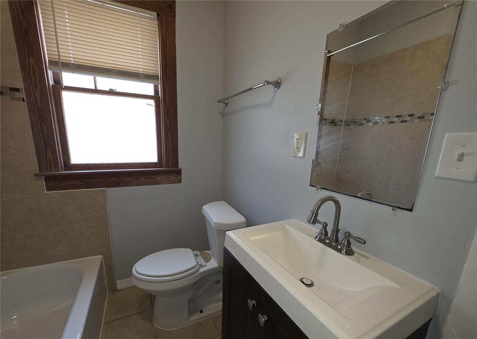 Image 6 of 9 For 676 Bridal Avenue