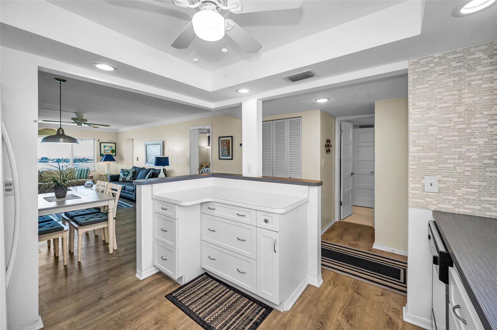 Image 11 of 64 For 4525 Cove Circle 1207