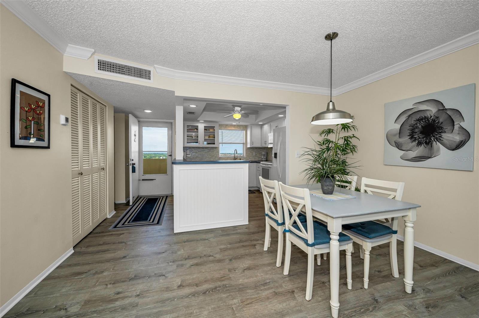 Image 13 of 64 For 4525 Cove Circle 1207