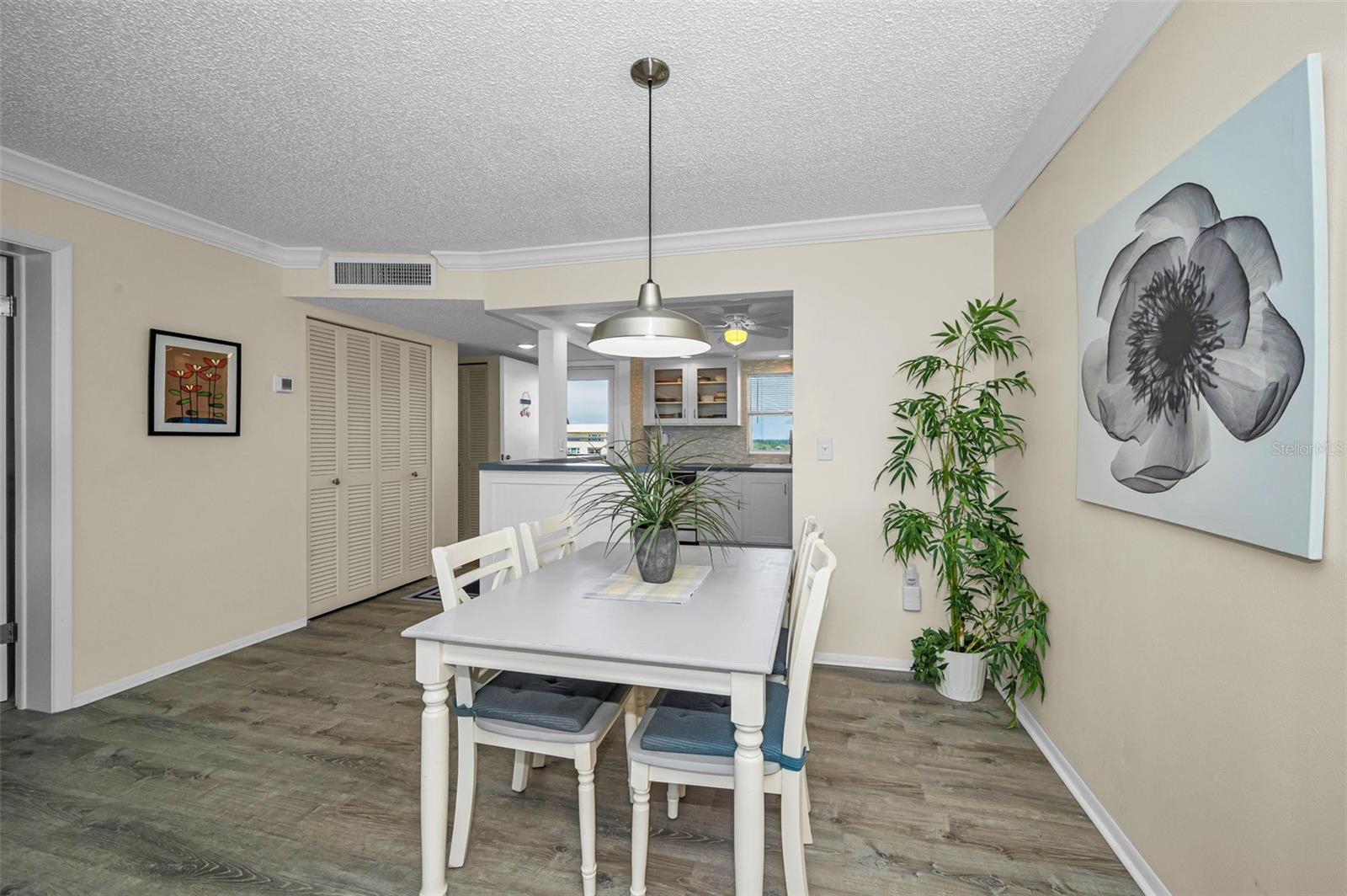 Image 14 of 64 For 4525 Cove Circle 1207