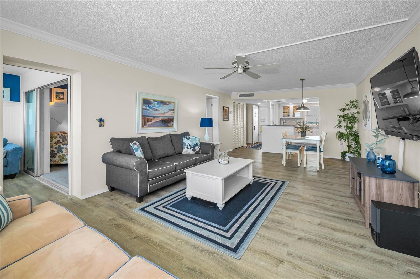 Image 18 of 64 For 4525 Cove Circle 1207