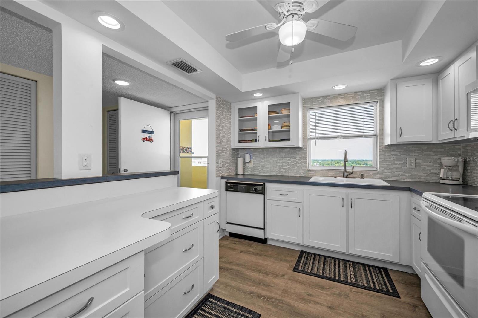 Image 2 of 64 For 4525 Cove Circle 1207
