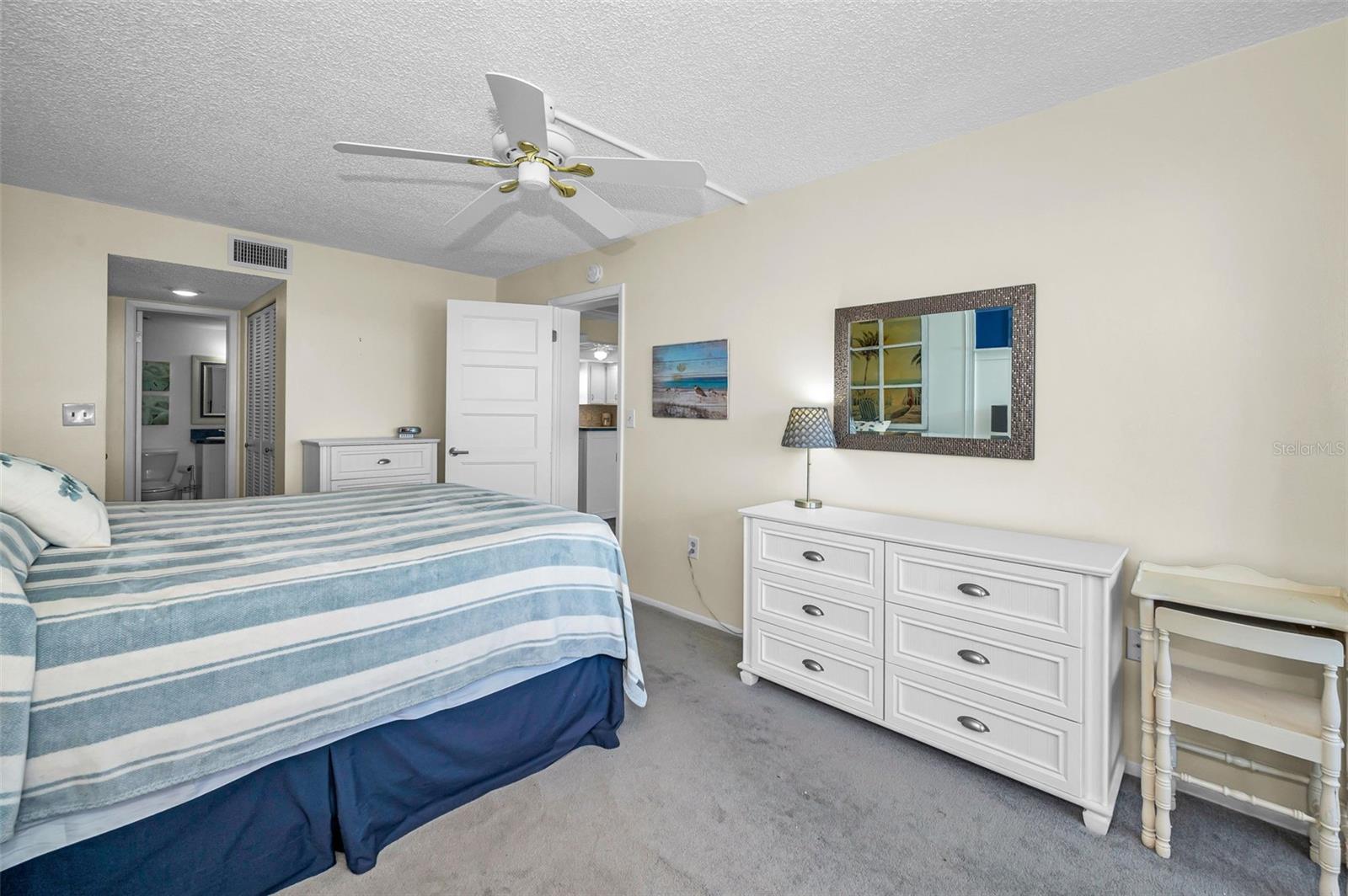 Image 33 of 64 For 4525 Cove Circle 1207