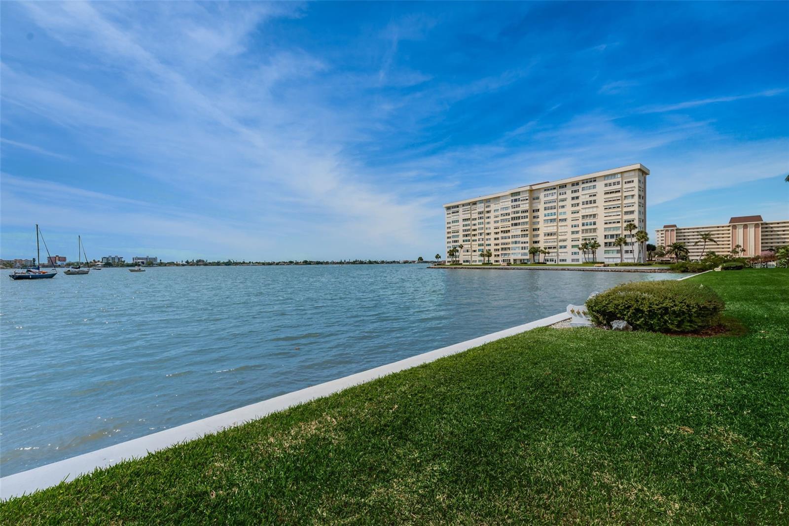 Image 41 of 64 For 4525 Cove Circle 1207