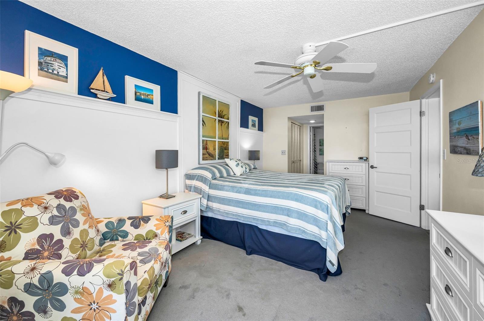 Image 5 of 64 For 4525 Cove Circle 1207