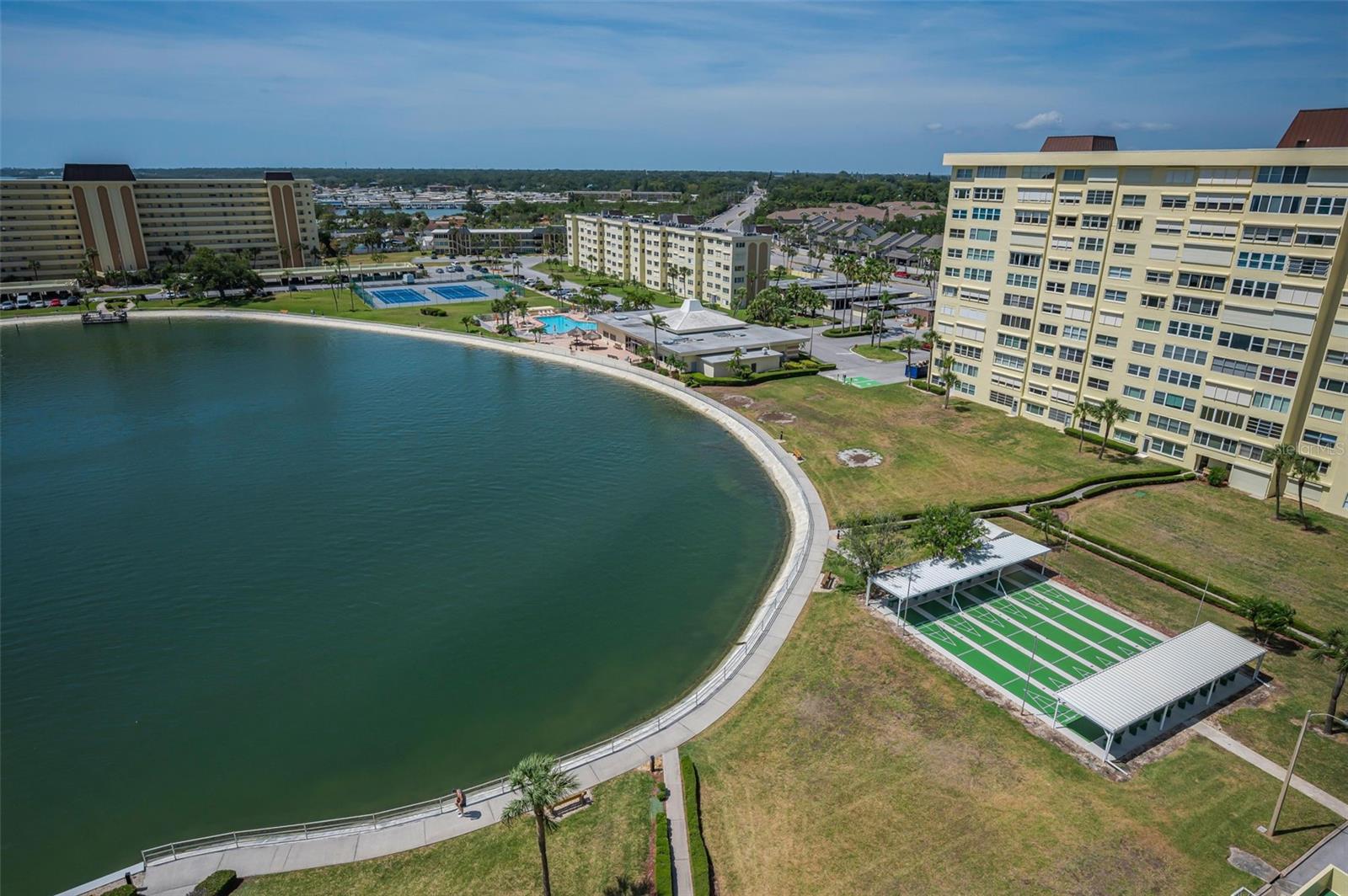 Image 7 of 64 For 4525 Cove Circle 1207