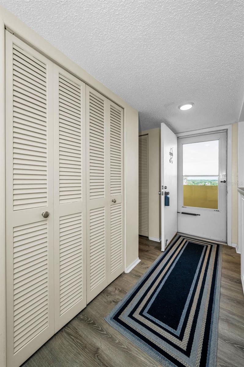 Image 8 of 64 For 4525 Cove Circle 1207