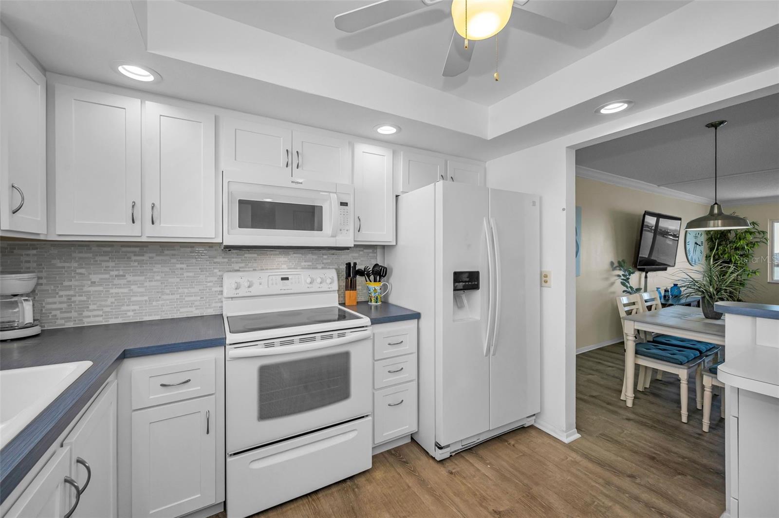 Image 9 of 64 For 4525 Cove Circle 1207