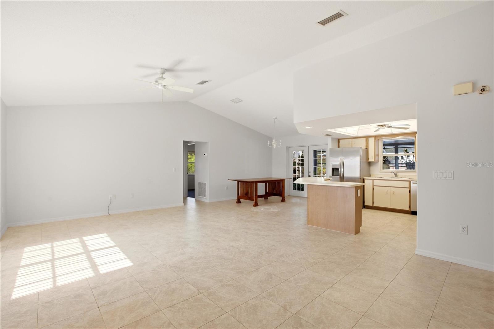 Image 12 of 39 For 4201 Loquat Road