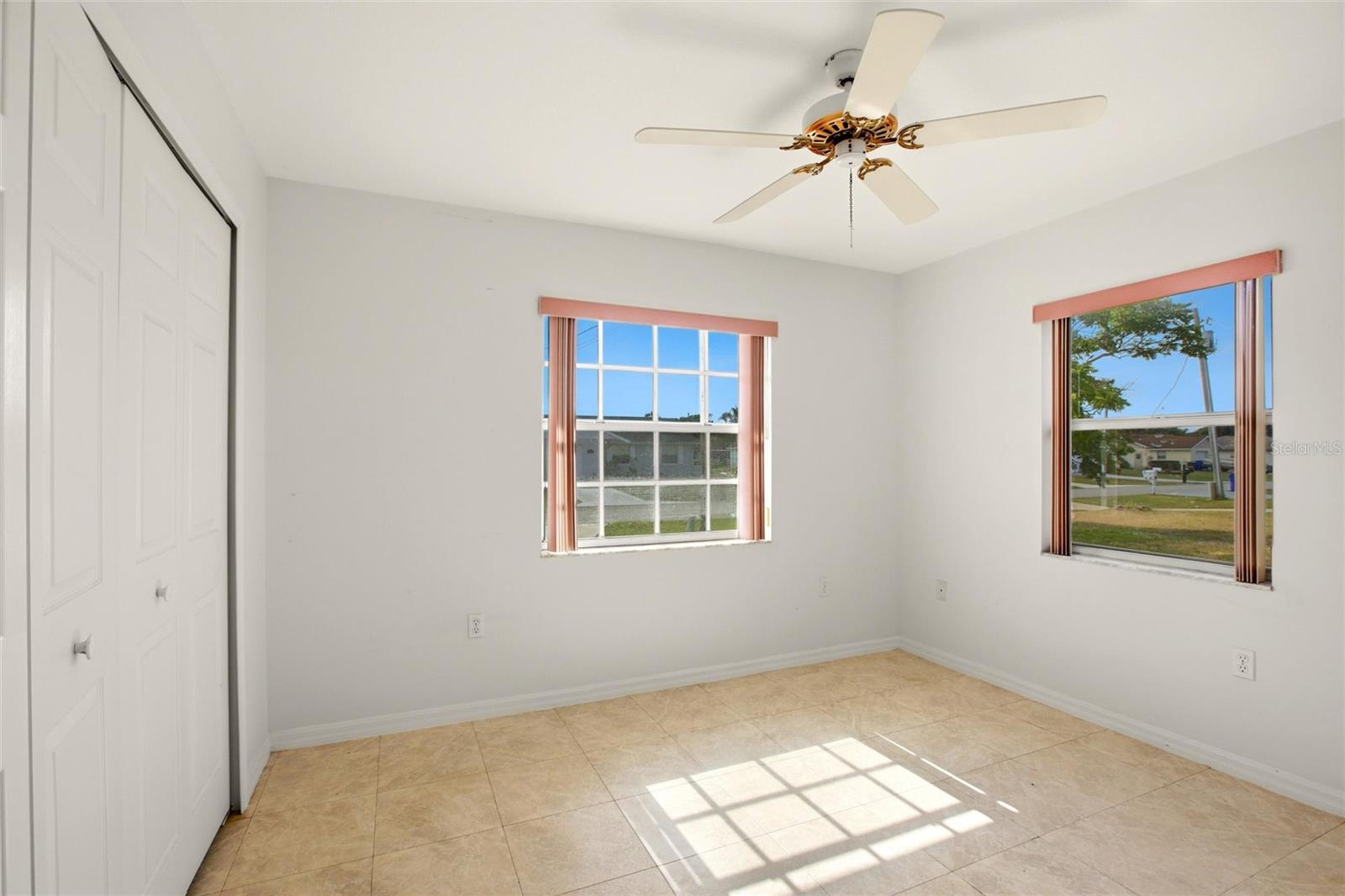 Image 15 of 39 For 4201 Loquat Road