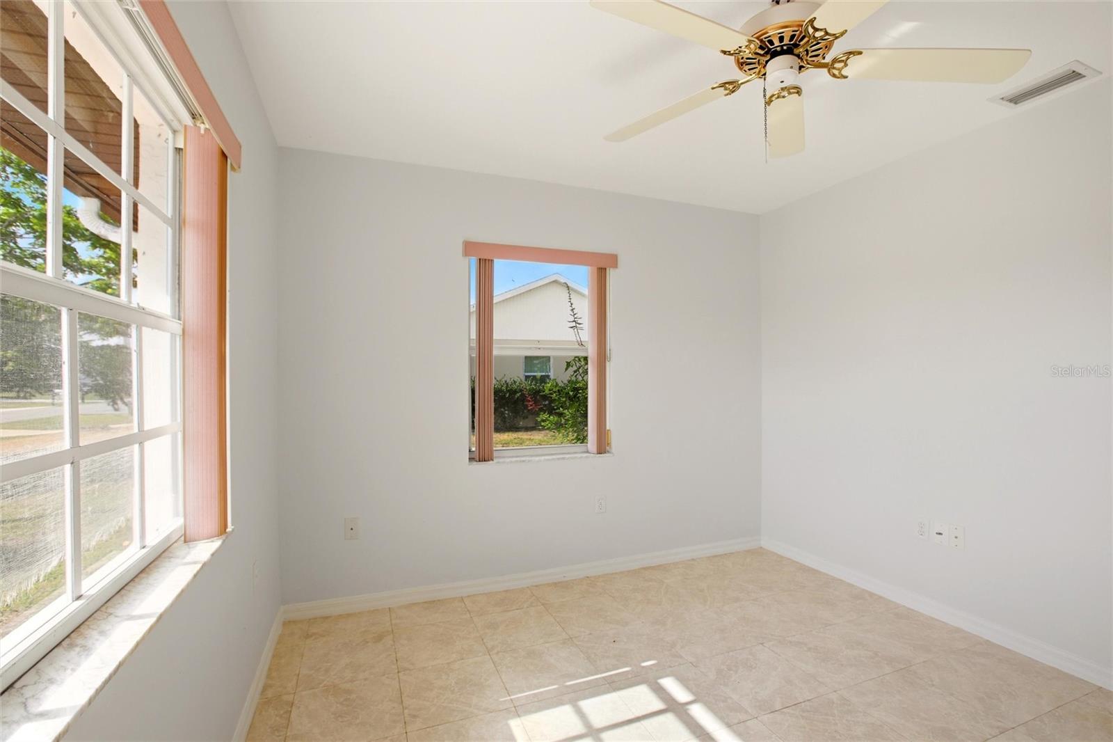 Image 17 of 39 For 4201 Loquat Road