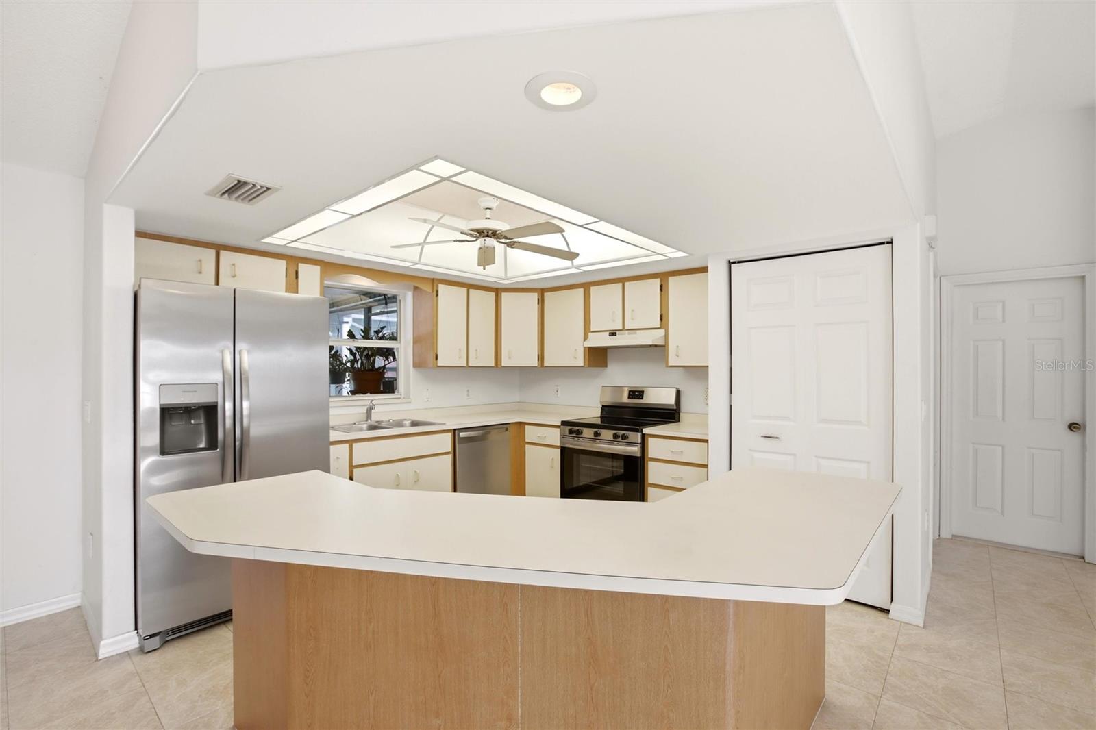 Image 9 of 39 For 4201 Loquat Road