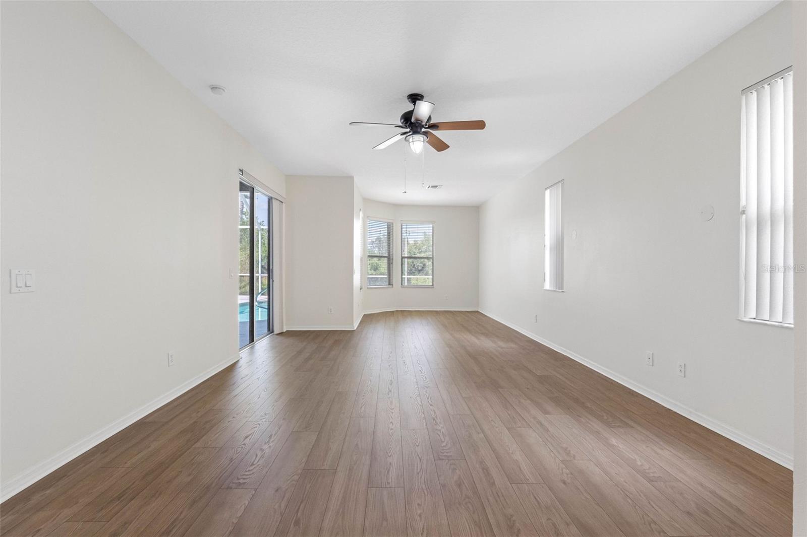 Image 16 of 55 For 21107 Bircholm Court