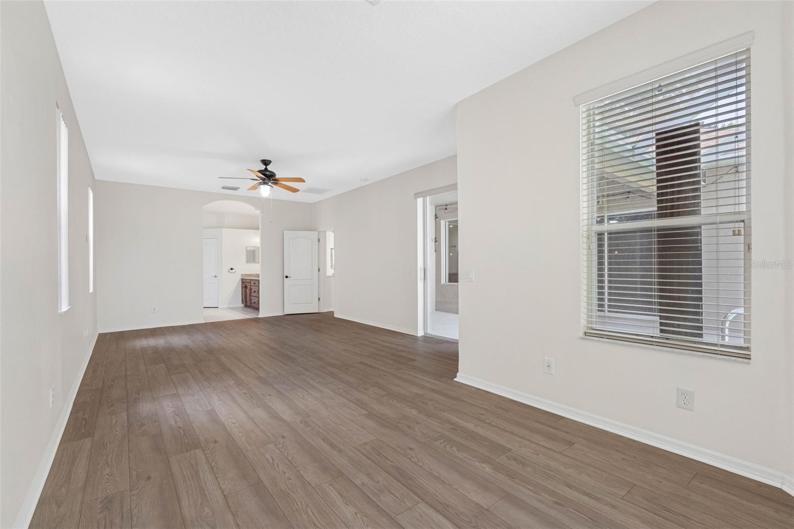 Image 17 of 55 For 21107 Bircholm Court