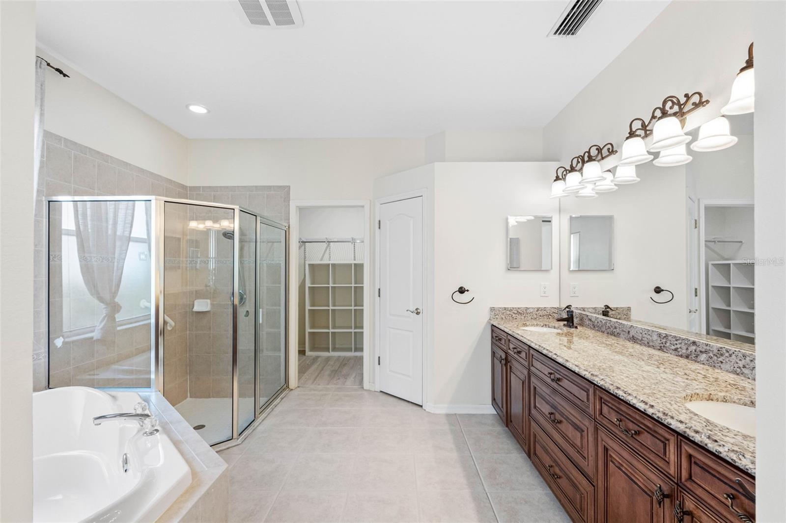 Image 18 of 55 For 21107 Bircholm Court