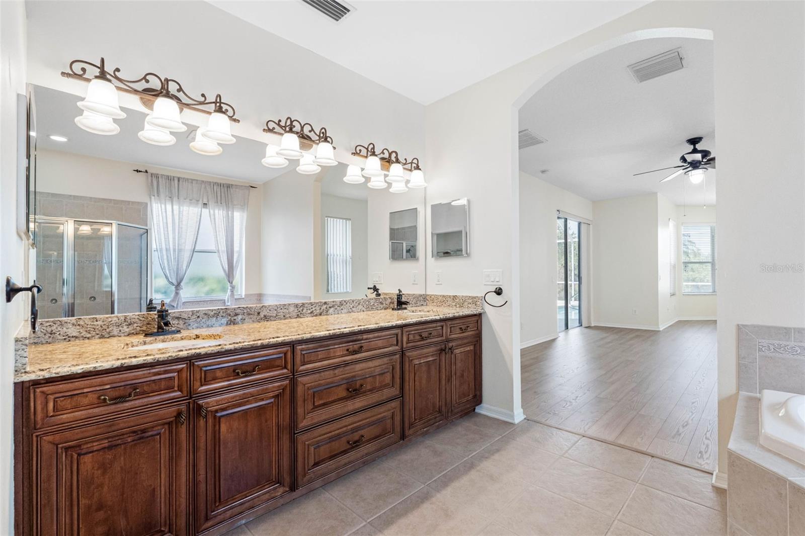 Image 20 of 55 For 21107 Bircholm Court
