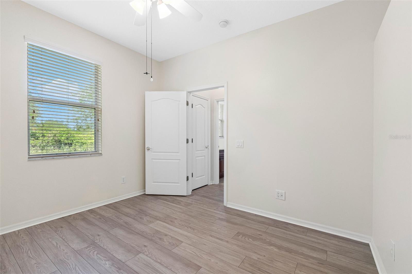 Image 23 of 55 For 21107 Bircholm Court