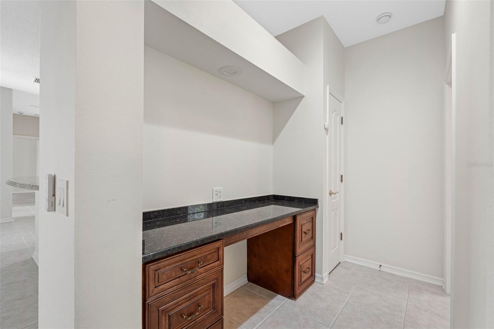 Image 26 of 55 For 21107 Bircholm Court