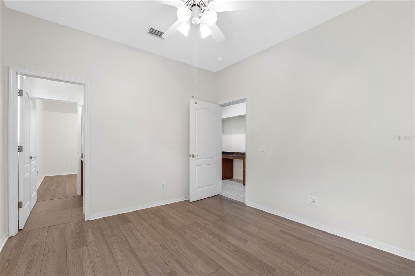 Image 30 of 55 For 21107 Bircholm Court
