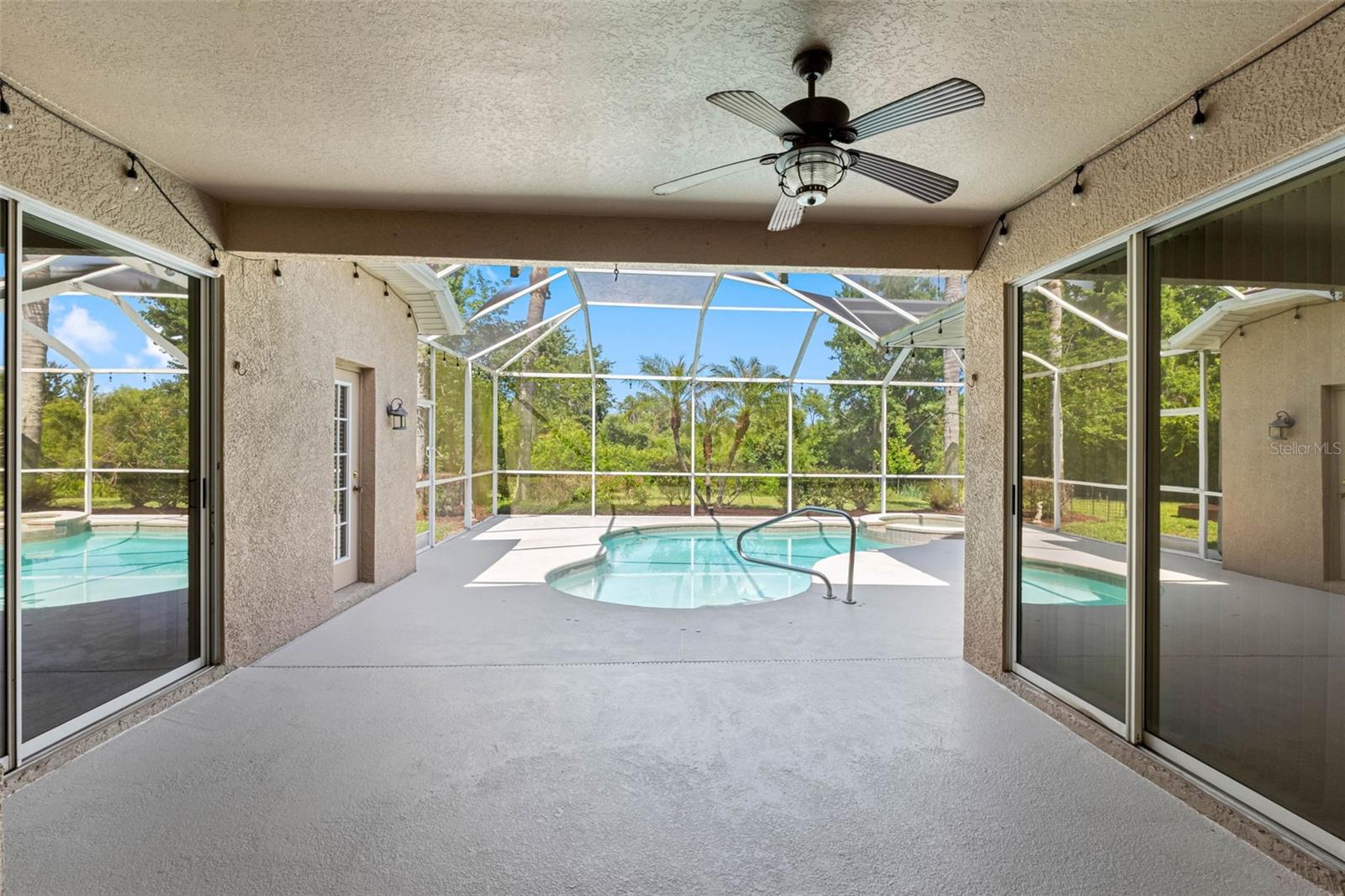 Image 32 of 55 For 21107 Bircholm Court