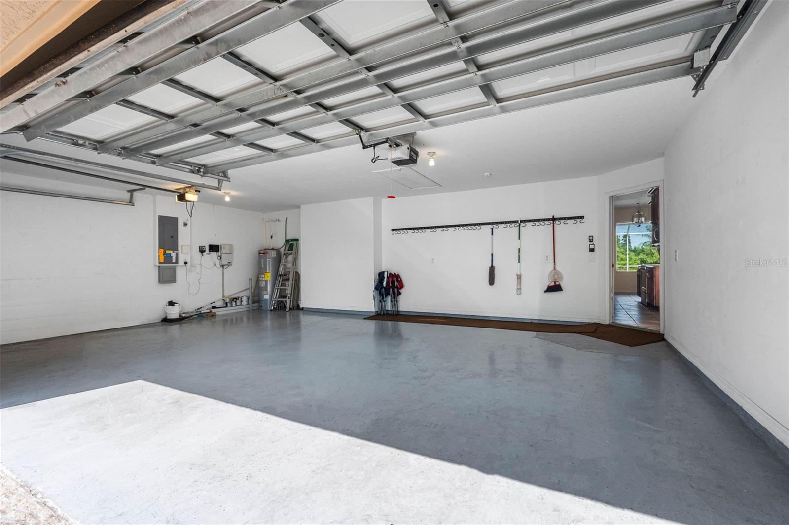 Image 41 of 55 For 21107 Bircholm Court