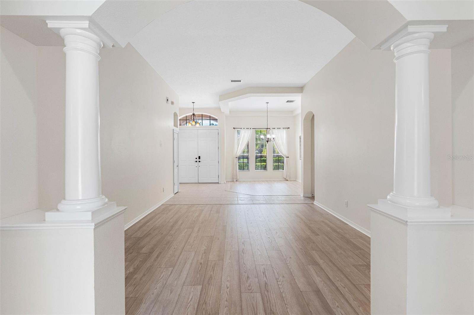 Image 7 of 55 For 21107 Bircholm Court