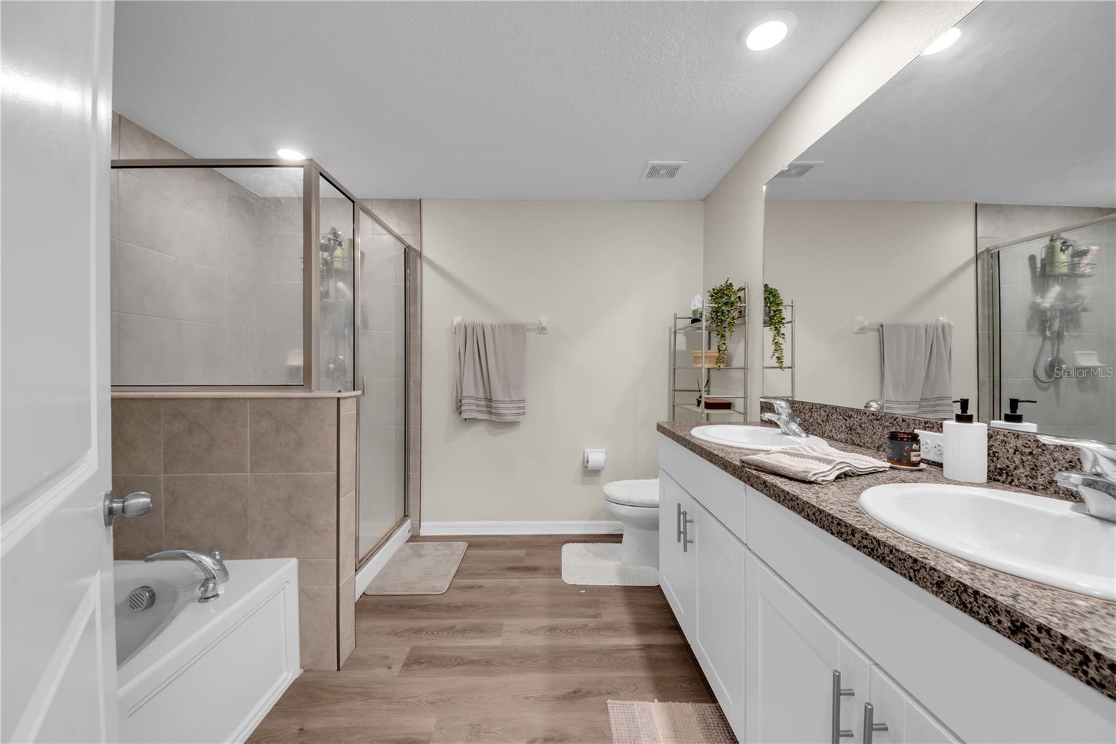 Image 19 of 35 For 736 Royal Empress Drive