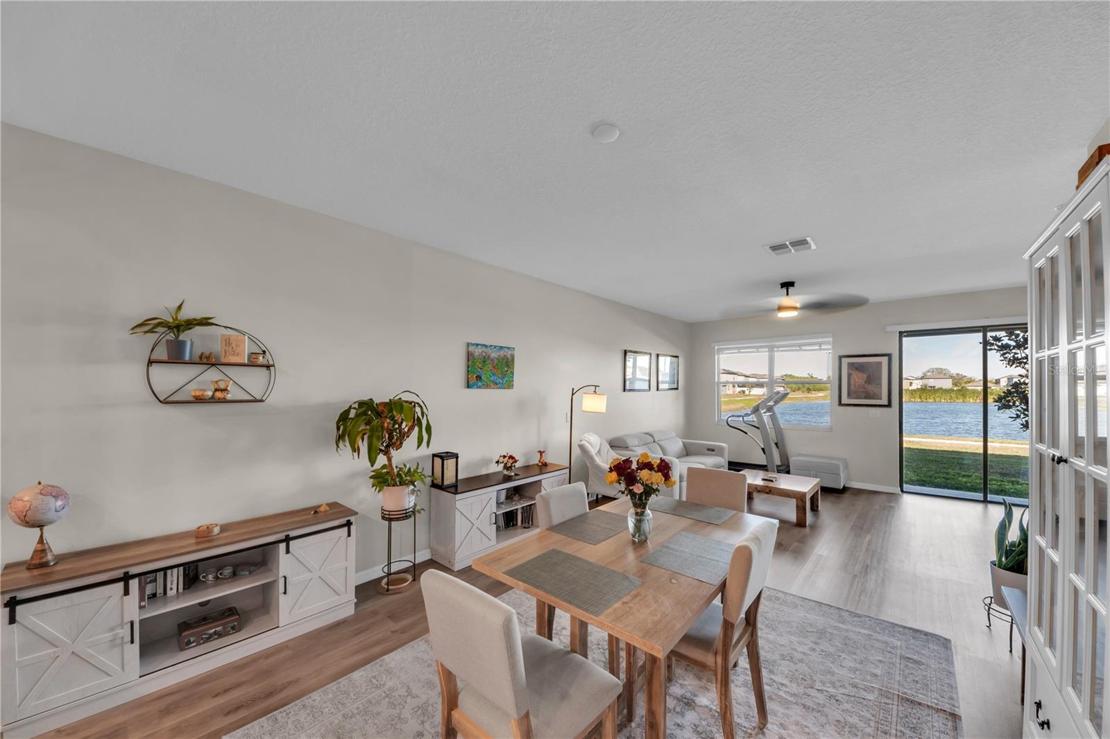 Image 7 of 35 For 736 Royal Empress Drive