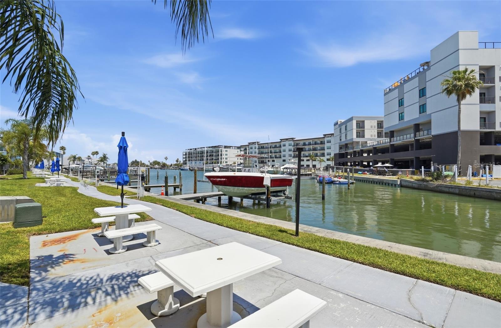 Image 22 of 33 For 155 Medallion Boulevard E