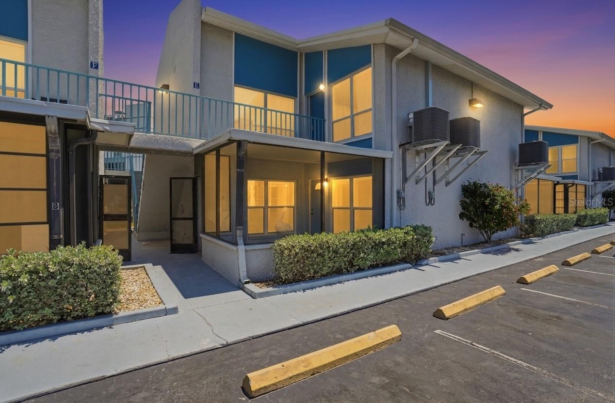 Image 4 of 33 For 155 Medallion Boulevard E